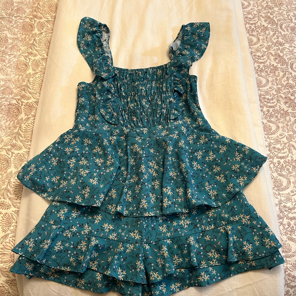 Women’s medium ruffle romper